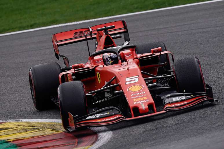 Vettel lamenta não ter conseguido um lugar no pódio, mas ajuda contribuiu para vitória de Leclerc