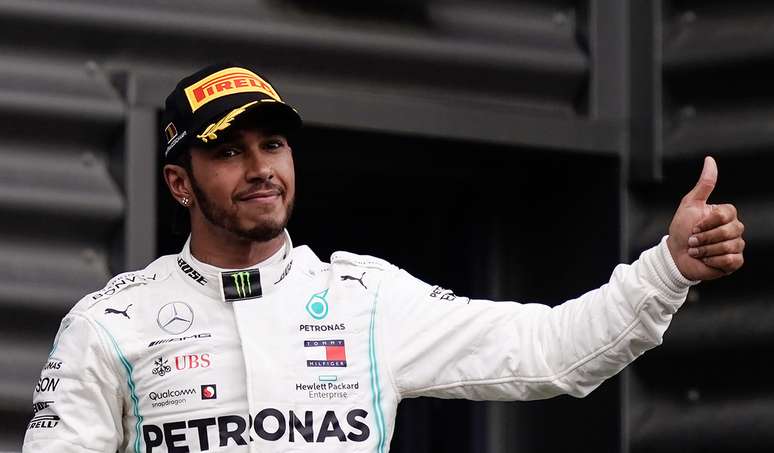 Lewis Hamilton não alcança Charles Leclerc e parabeniza monegasco pela primeira vitória da carreira