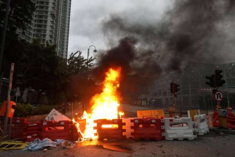 Manifestantes voltam a protestar em aeroporto de Hong Kong