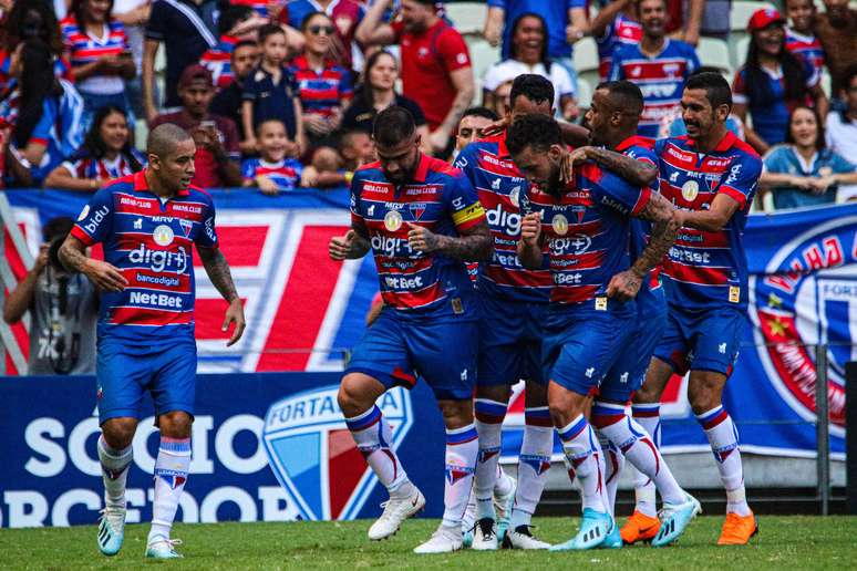 O jogador Juan Quintero do Fortaleza, durante comemoração do gol em partida contra a equipe do Goiás, em jogo válido pela 17ª rodada do Campeonato Brasileiro Série A de 2019, realizado na Arena Castelão, em Fortaleza, na tarde deste domingo (01)