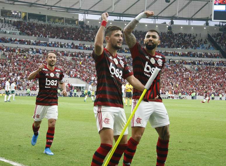 De Arrascaeta, do Flamengo, comemora após marcar gol na partida contra o Palmeiras válida pela 17ª rodada do Campeonato Brasileiro 2019, no Estádio do Maracanã, na zona norte do Rio de Janeiro, na tarde deste domingo (1º)