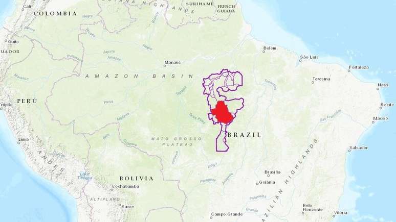 Mapa com as terras indígenas e unidades de conservação na bacia do Xingu, no Pará e em Mato Grosso; em vermelho, a Terra Indígena Menkragnoti, onde ocorreu o encontro