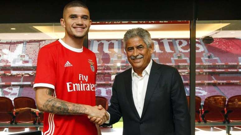 Benfica anunciou a contratação do zagueiro Morato, que era do São Paulo