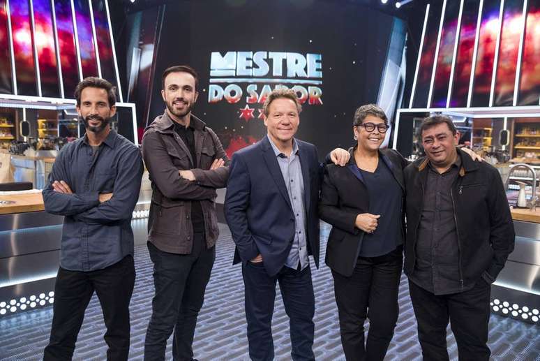 Jos&eacute; Avillez, Leo Paix&atilde;o, Claude Troisgros, K&aacute;tia Barbosa e Batista na apresenta&ccedil;&atilde;o do 'Mestre do Sabor', da Globo, em 2 de setembro.