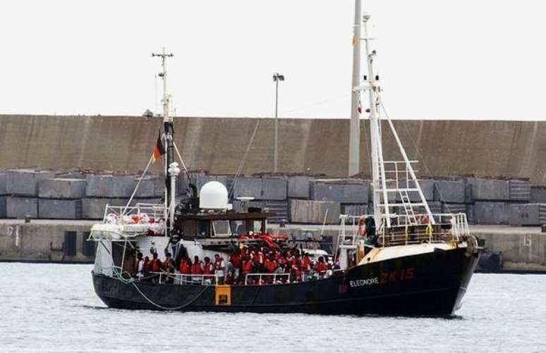 Navio "Eleonore" chega ao porto de Pozzallo, na Sicília