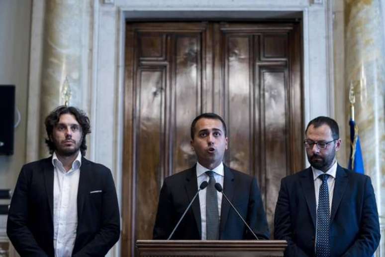 Luigi Di Maio (centro), o líder político do Movimento 5 Estrelas