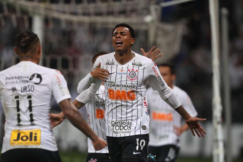 Gustavo, do Corinthians, se emociona após marcar gol na partida contra o Atlético Mineiro, pela 17ª rodada do Campeonato Brasileiro 2019, na Arena Corinthians