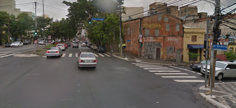 Esquina da rua Rui Barbosa, onde está localizado o restaurante Al Janiah