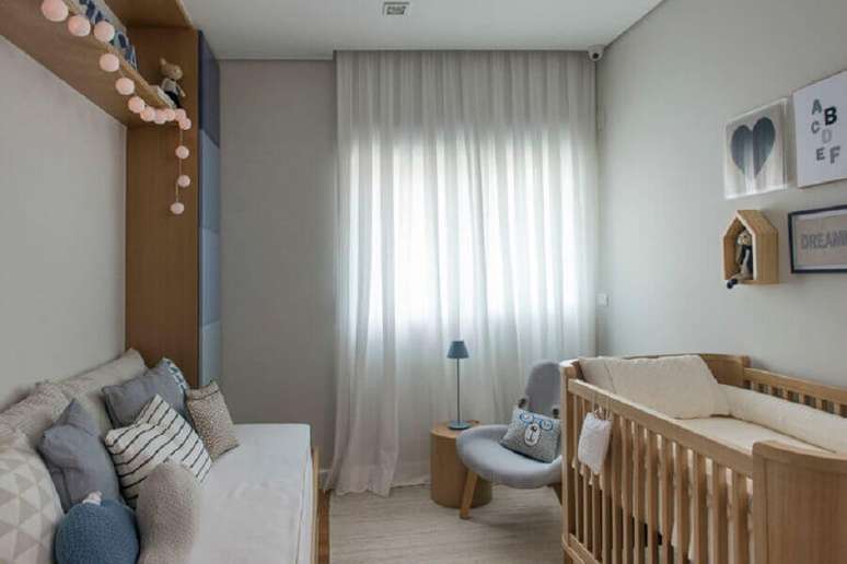 37. Poltrona para quarto de bebê decorado em tons neutros com nicho de casinha – Foto: Triplex Arquitetura