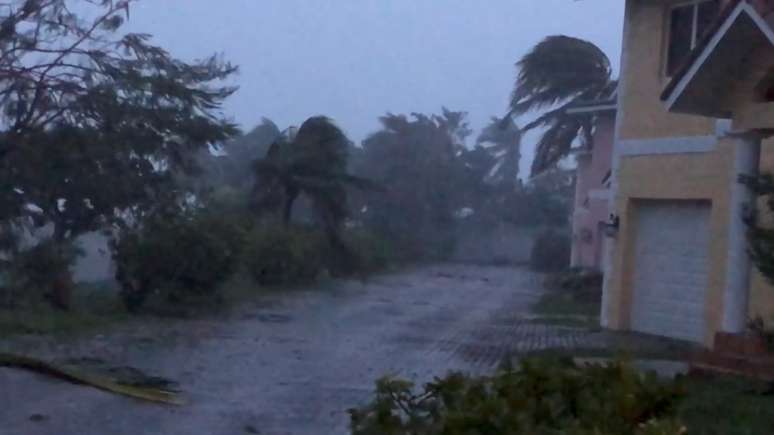 Fortes ventos causados pelo Dorian atingem as Bahamas
02/09/2019 Lou Carroll via REUTERS 