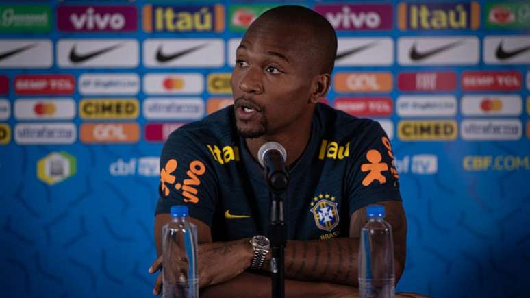 Samir durante a coletiva da Seleção (Foto: Pedro Martins / MoWA Press)