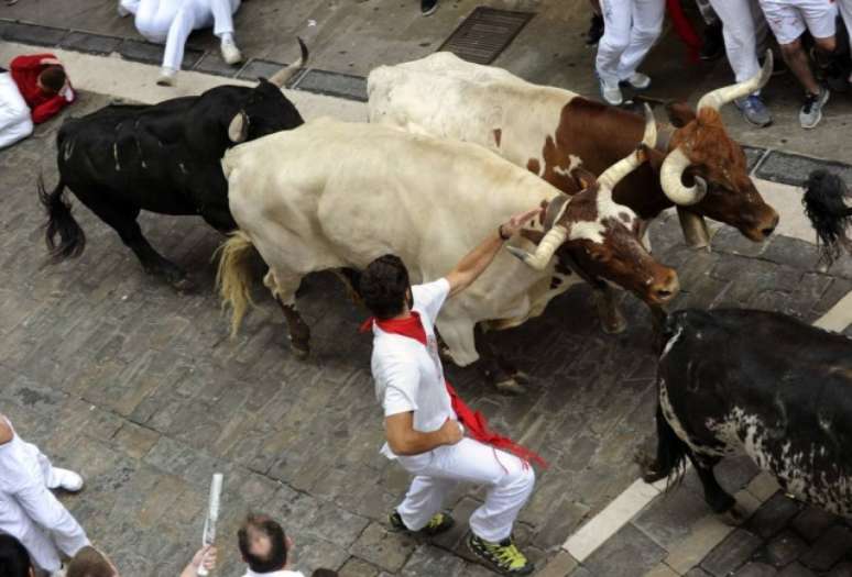 Imagem de uma corrida de touros em Pamplona, em julho de 2014, ocasião em que quatro pessoas foram hospitalizadas.