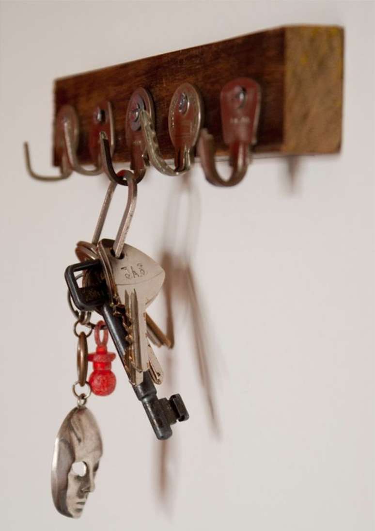 40. O porta chaves faz toda a diferença em uma casa. Foto: Jóia de Casa