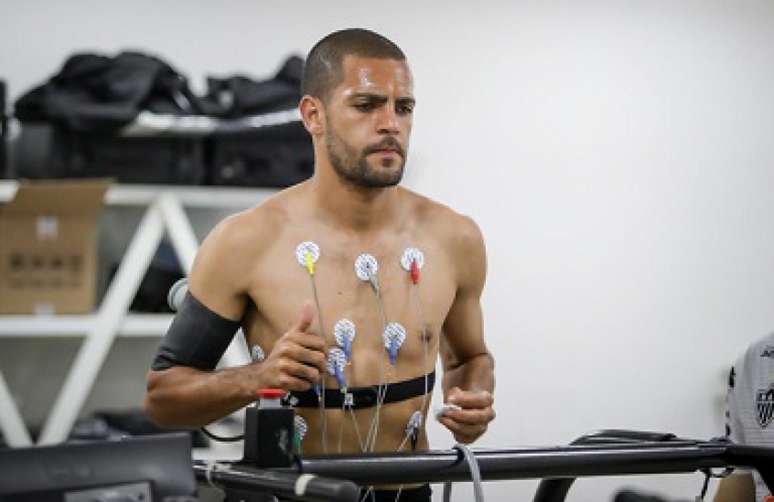 Clayton fez exames e treinou com o Vasco (Foto: Bruno Cantini/Atlético-MG)