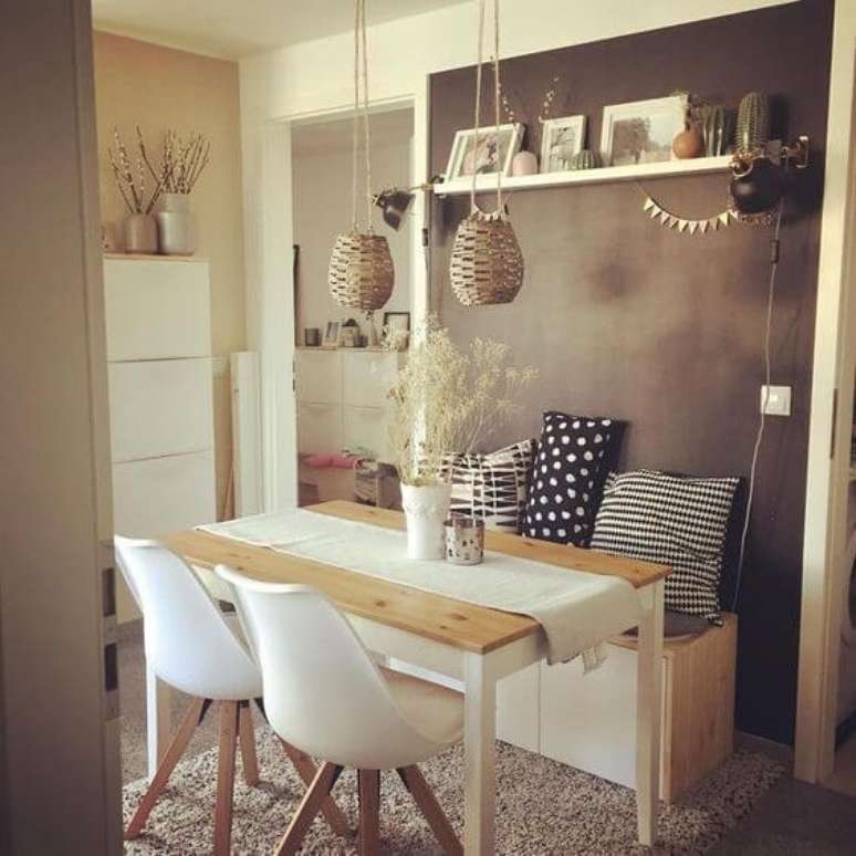 38. A decoração para mesa de jantar fica ainda mais linda com almofada para cadeira – Por: Revista VD