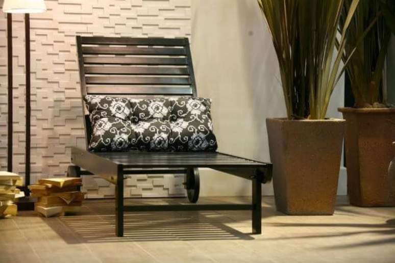 4. A almofada para cadeira de madeira &ndash; Por: Expor e Vestir