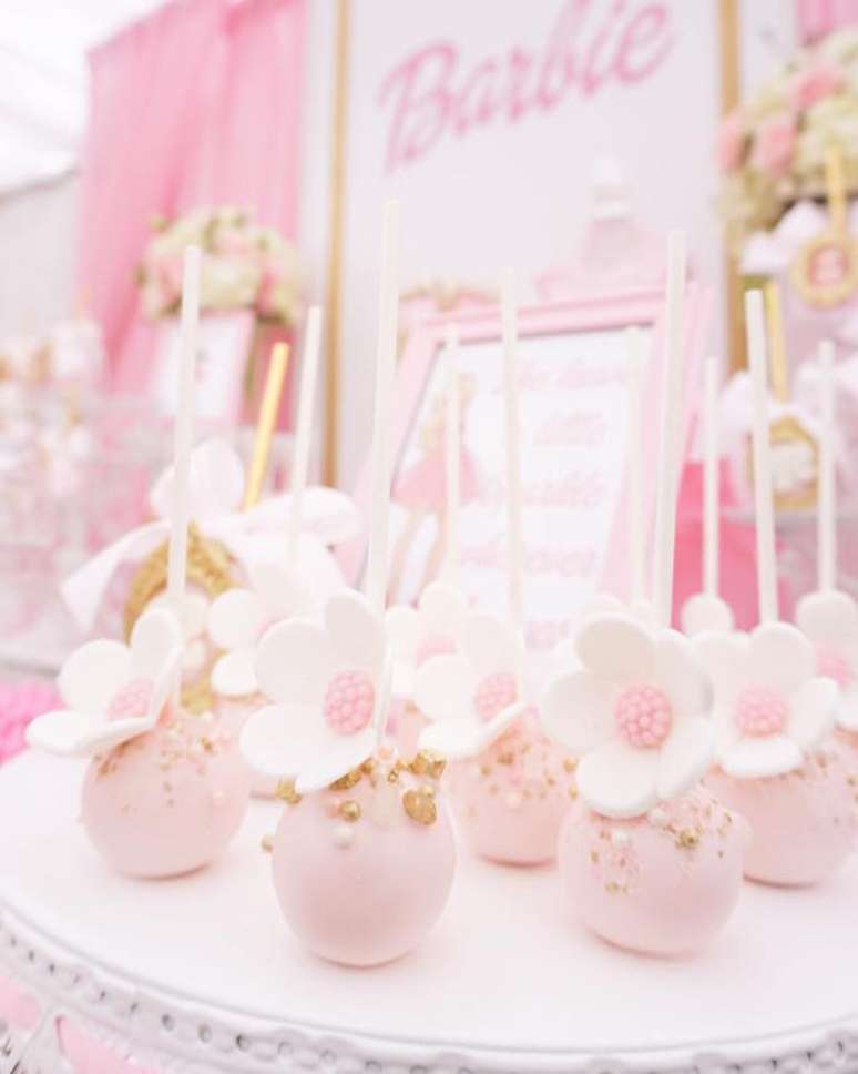 45. Doces para festa da barbie – Por: Karas Party Ideas