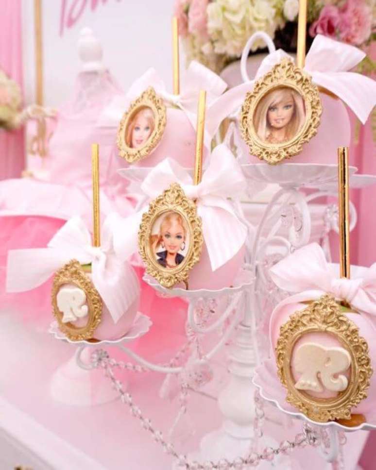 48. Doces personalizados para festa da barbie – Por: Karas Party Ideas