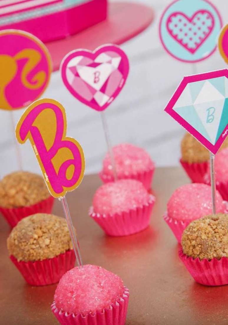 47. Doces personalizados para festa da barbie – Por: Pinterest