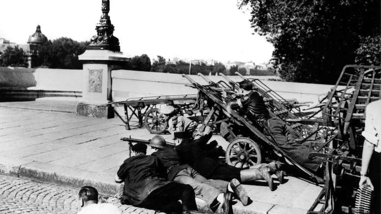 Paris estava em caos quando a ocupa&ccedil;&atilde;o nazista terminou, em agosto de 1944