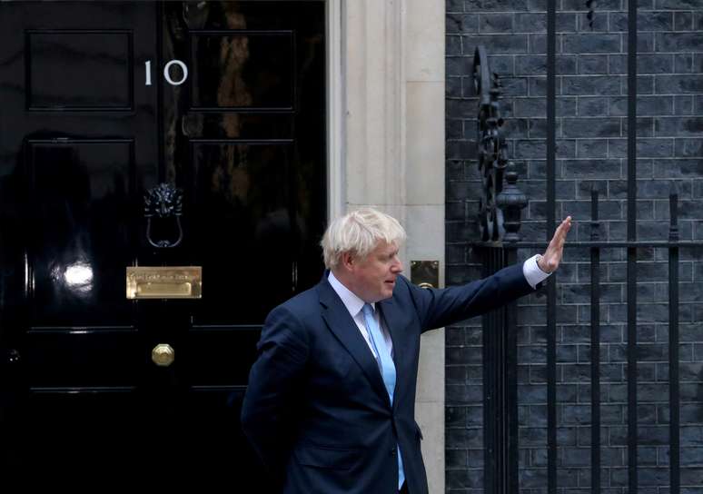 Premiê britânico, Boris Johnson, do lado de fora do número 10 de Downing Street, em Londres
05/09/2019
REUTERS/Hannah McKay