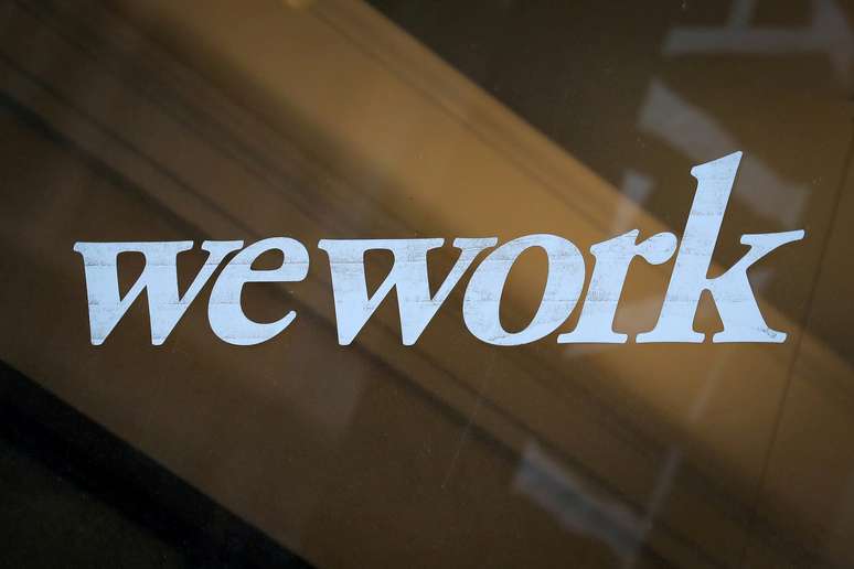 Logotipo da WeWork, na entrada de um espaço de co-working em New York. 8/1/2019. REUTERS/Brendan McDermid