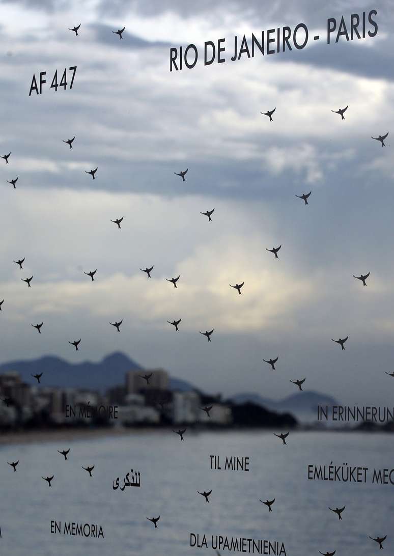 Memorial para vítimas de queda de avião da Air France, no Rio de Janeiro
16/12/2011
REUTERS/Sergio Moraes