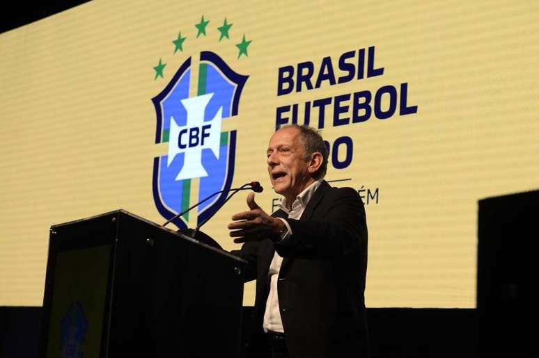 CBF classifica volta do futebol como 'positiva'