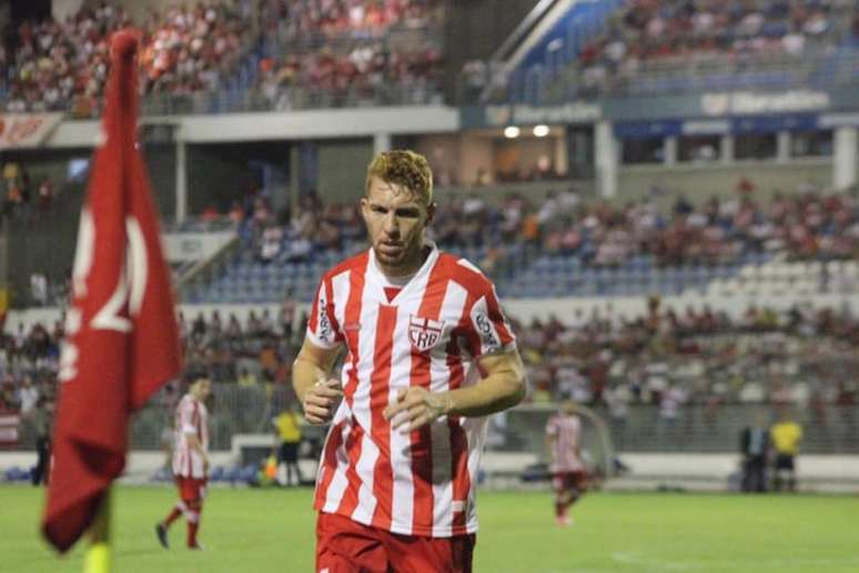 Ferrugem quer o CRB brigando pelo G4 do Brasileiro da Série B (Foto: Douglas Araújo / Divulgação / CRB)