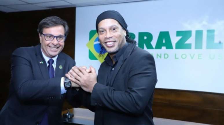 Ronaldinho vai divulgar o Brasil nas suas redes sociais (Divulgação/Embratur)