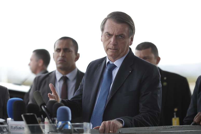 Na segunda-feira (1º), presidente da República, Jair Bolsonaro, parou para fala com a imprensa no Palácio da Alvorada, como de costume