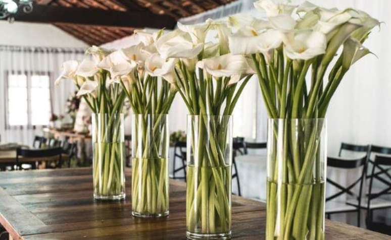 25. Use a flor copo de leite na sua decoração de casamento – Por: Pinterest