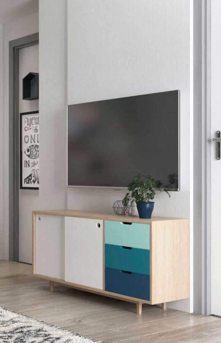 25. Rack para sala pequena com design retrô e gavetas coloridas – Foto: Decoração de Casa