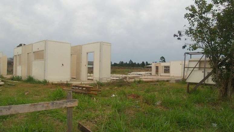 Constru&ccedil;&atilde;o de creche paralisada em Gravata&iacute; (RS) em 2018, segundo a CGU, que identificou outras cerca de 4 mil obras semelhantes inacabadas