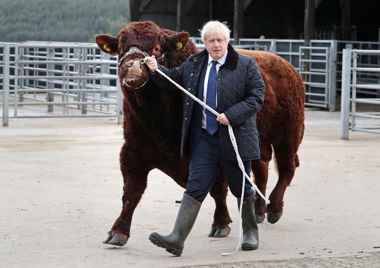 Premiê britânico, Boris Johnson, visita fazenda em Darnford, perto de Aberdeen, na Escócia
06/09/2019
Andrew Milligan/Pool via REUTERS