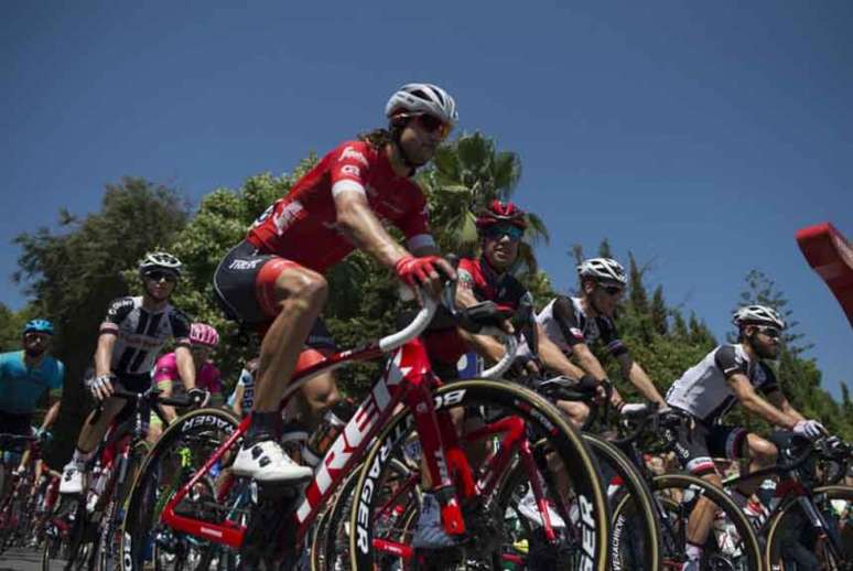 O jovem Tadej Pogacar, do Emirados Árabes, venceu a etapa 13 da Volta da Espanha. (Foto: JORGE GUERRERO / AFP)