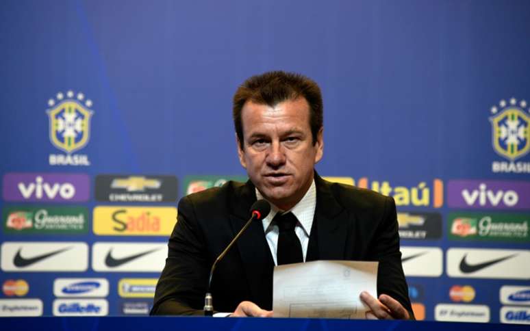 Dunga criticou a utilização do VAR pelos árbitros brasileiros: 'A tecnologia que está nos usando' | (Foto: Mowa Press)