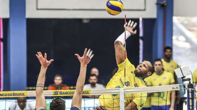 Após quatro anos esperando para atuar pelo Brasil, ponteiro cubano é uma das armas da equipe do treinador Renan Dal Zotto para o Sul-Americano e Copa do Mundo de vôlei | Divulgação / CBV