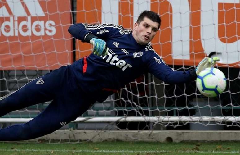 Tiago Volpi e seus companheiros encerraram a preparação para pegar o Inter (Foto: Rubens Chiri/São Paulo)