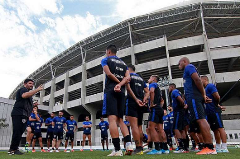 Elenco alvinegro se solidarizou com a situação dos funcionários (Foto: Vítor Silva/Botafogo)