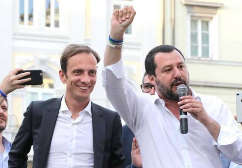 Massimiliano Fedriga e Matteo Salvini durante comício em Trieste