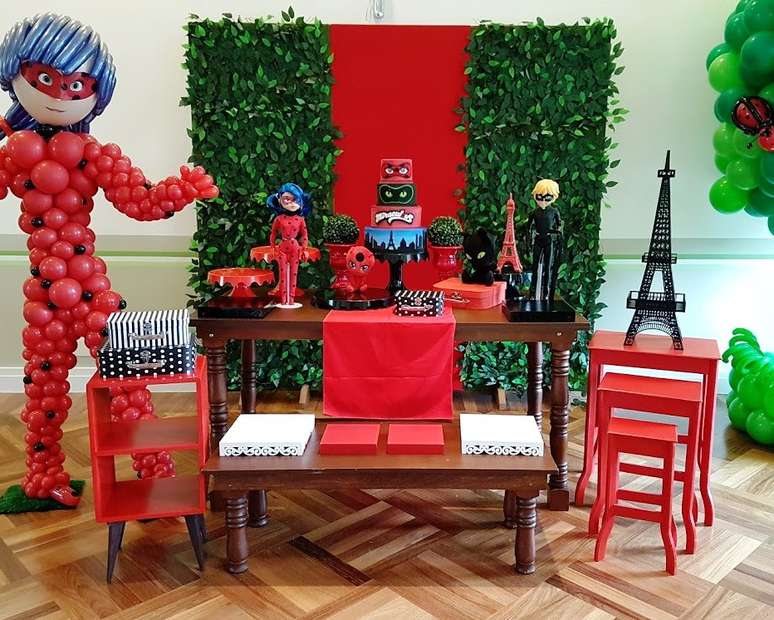 73. Decora&ccedil;&atilde;o de festa ladybug &ndash; Por: Pinterest