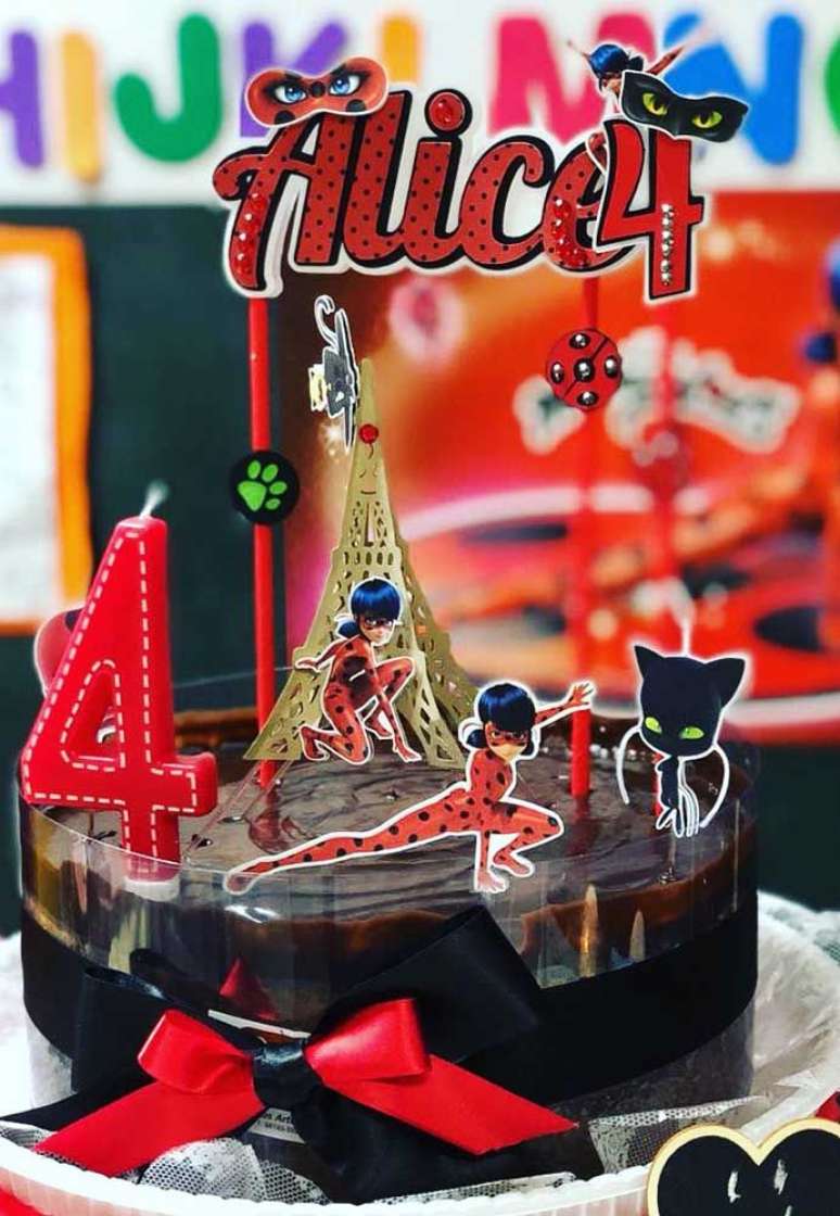 74. Detalhes do bolo de festa ladybug – Por: Decor Festa