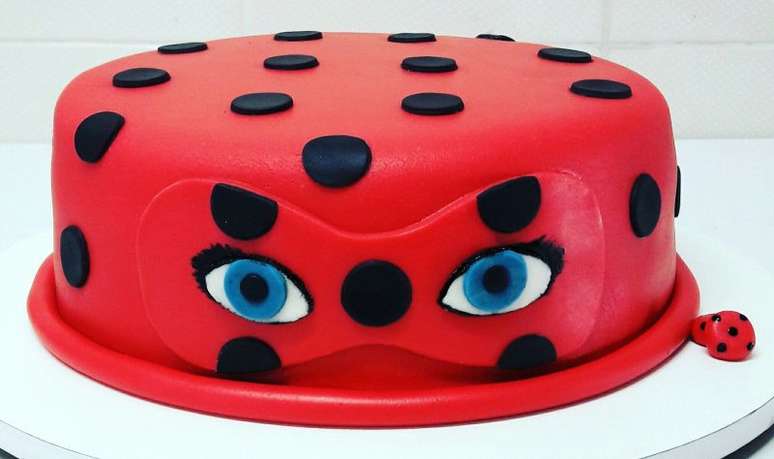 13. A máscara da ladybug não pode faltar na festa de aniversário ladybug – Por: Pinterest