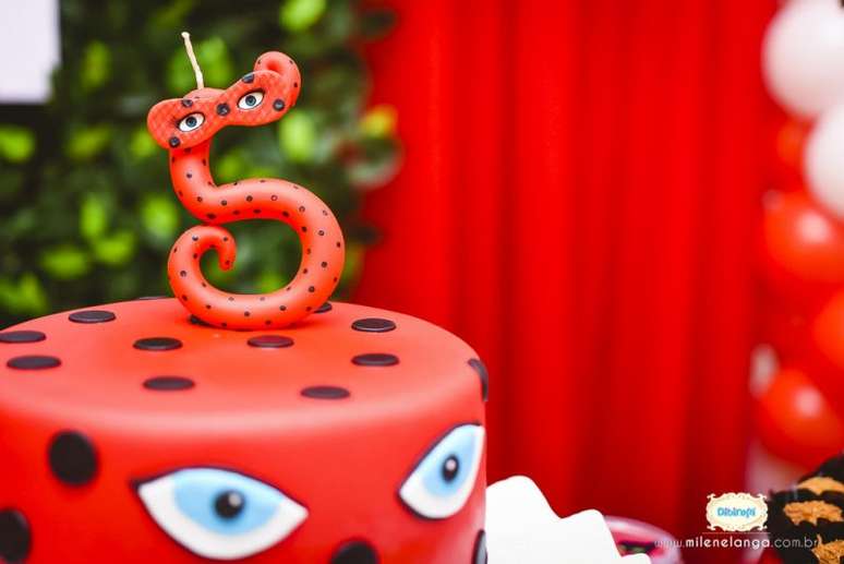 14. topo de bolo para festa ladybyg – Por: Milena Langa