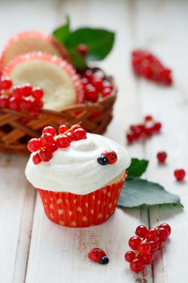 20. Cupcake para decoração de festa ladybug – Por: Pinterest