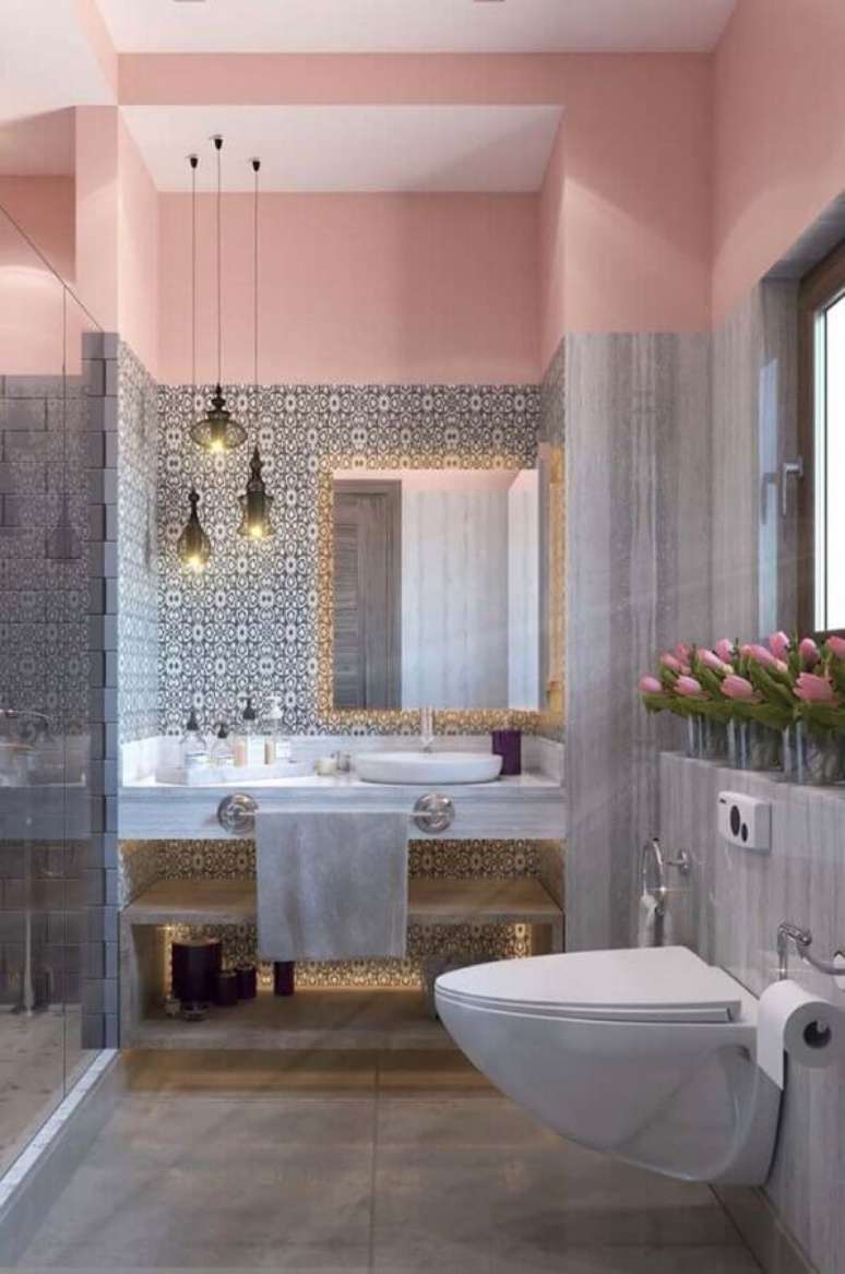 41. O banheiro feminino rosa e cinza é tendência – Foto: Eduardo Cavalcanti Castro