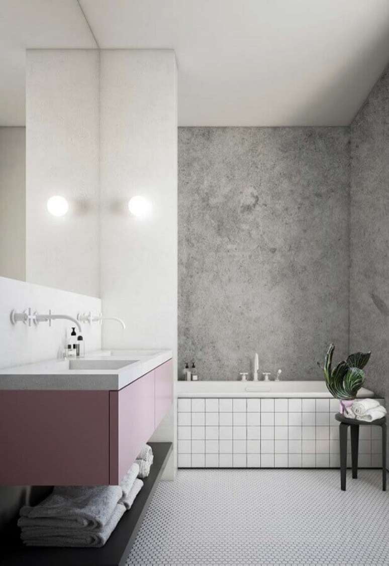 44. Decoração minimalista para banheiro feminino rosa e cinza com parede de cimento queimado – Foto: Pinterest