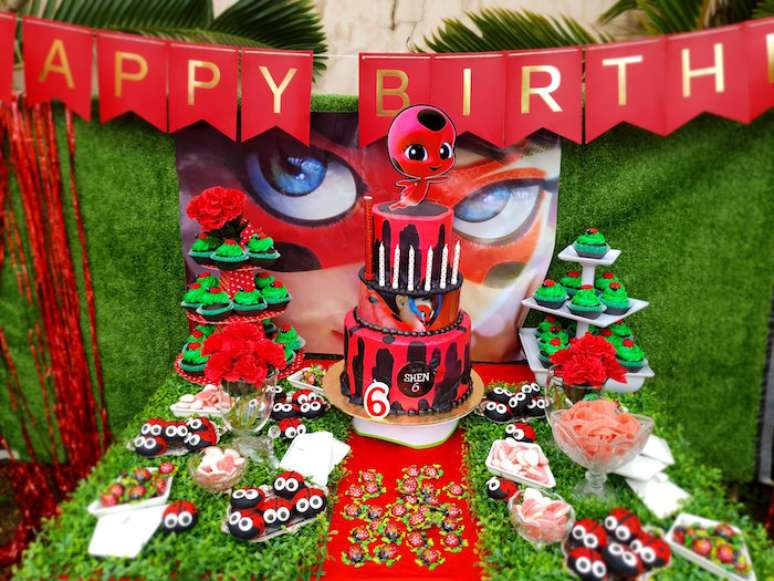 54. Festa ladybug com decoração rica em detalhes – Por: Pinterest