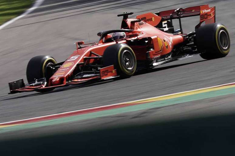 Vettel chateado por Leclerc não ter seguido plano da Ferrari